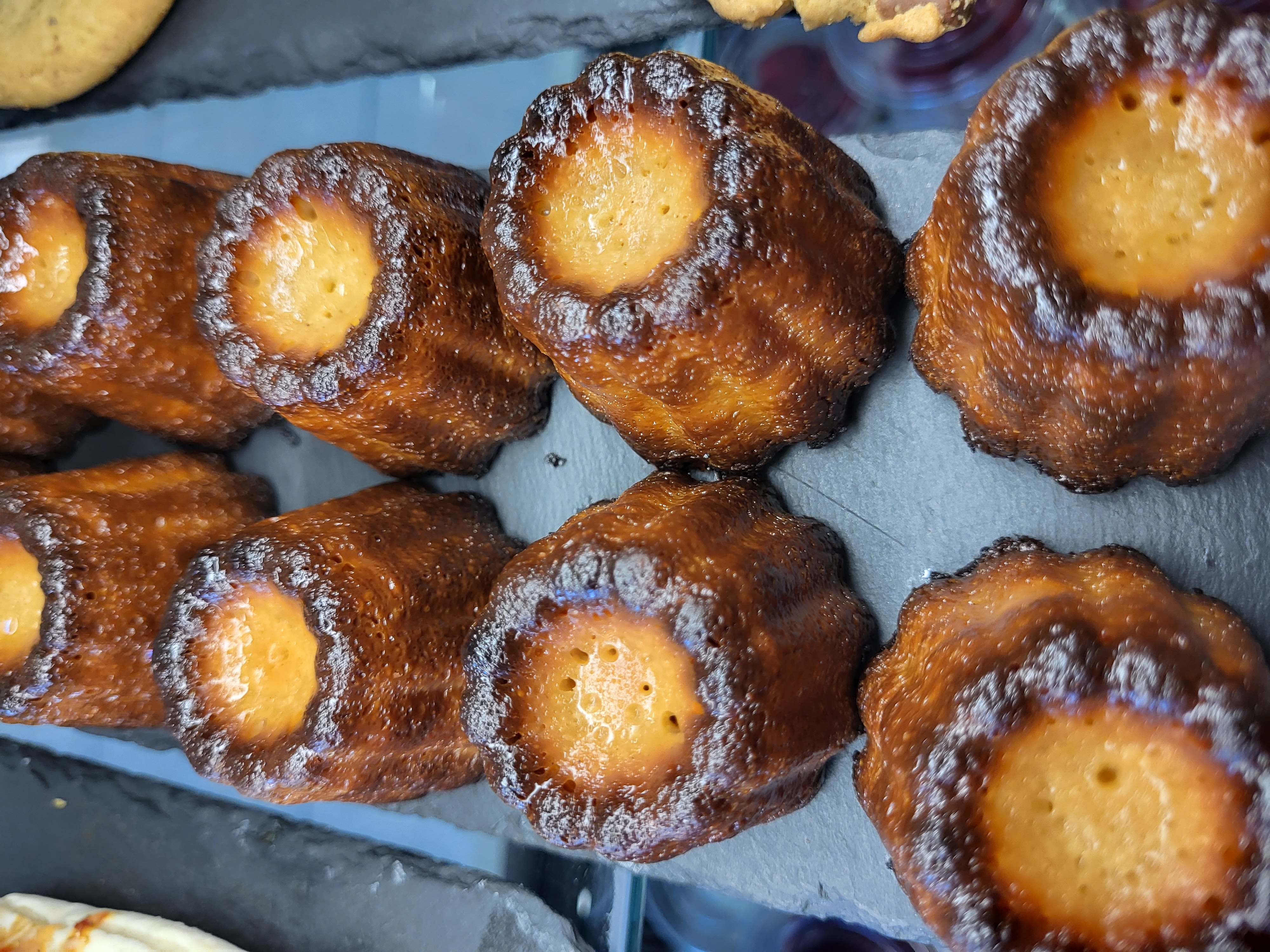 2 Cannelés maison 
